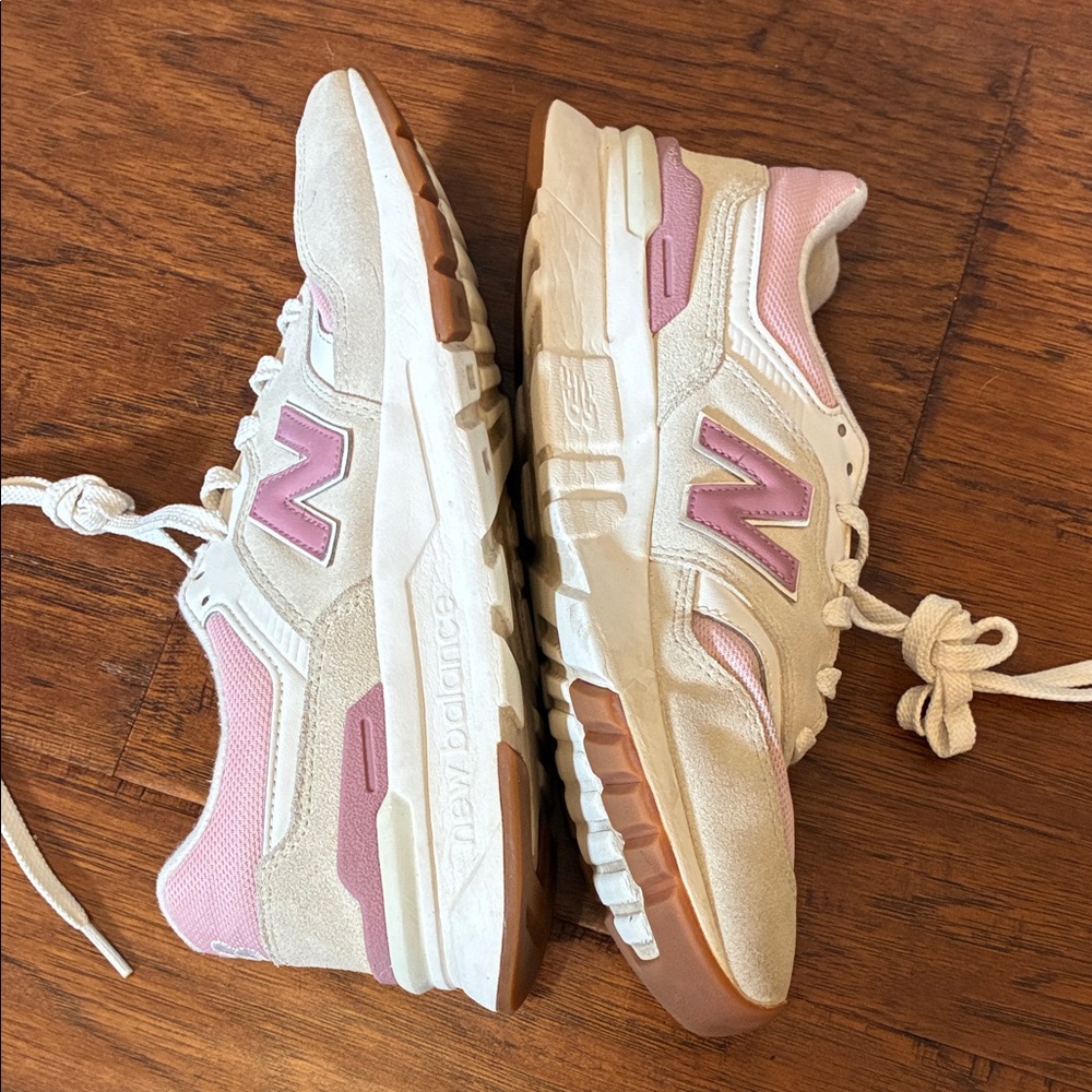 New Balance 997H Pink and Cream Women's Sneakers - Picture 9 of 11
